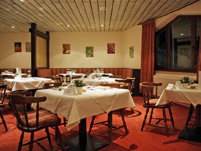 ホテル ムーザクルツ サンクト・アントン・アム・アールベルク レストラン 写真